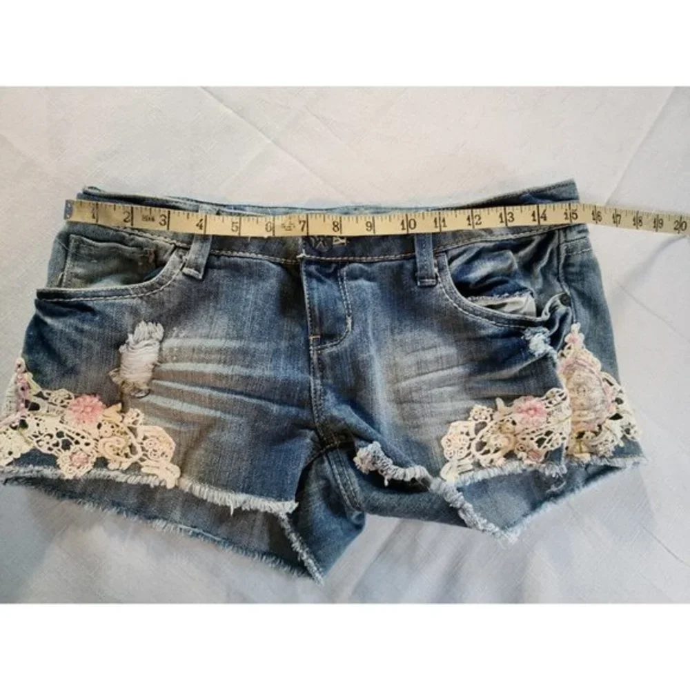 Vanilla Star Cutoff Bootie Shorts Floral Lace Boho Detail Distressed Jean Size 7